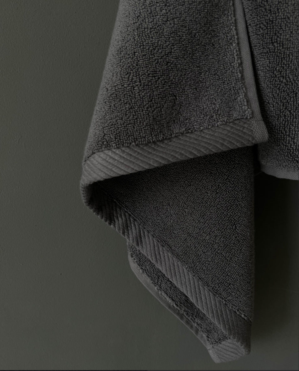 ASANA ZERO TWIST TOWEL 600 GRAY