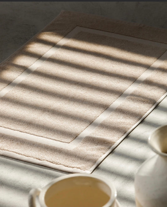 LYRE BEIGE BATH MAT