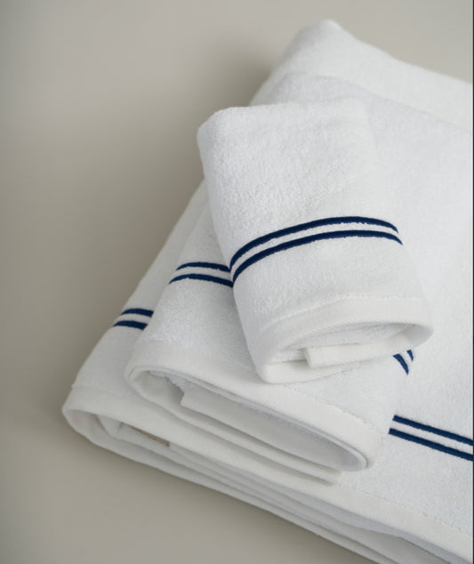 SENSE TOWEL 600 WHITE WITH  BLUE DOUBLE BORDER