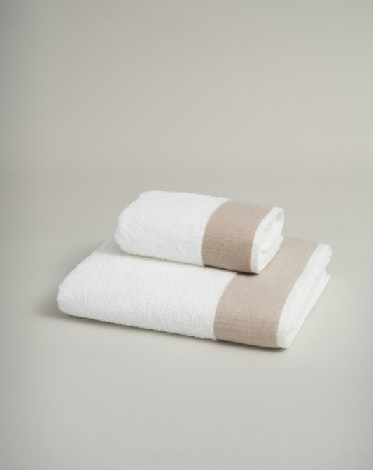 SAND TOWEL 600 WHITE WITH BEIGE BORDER