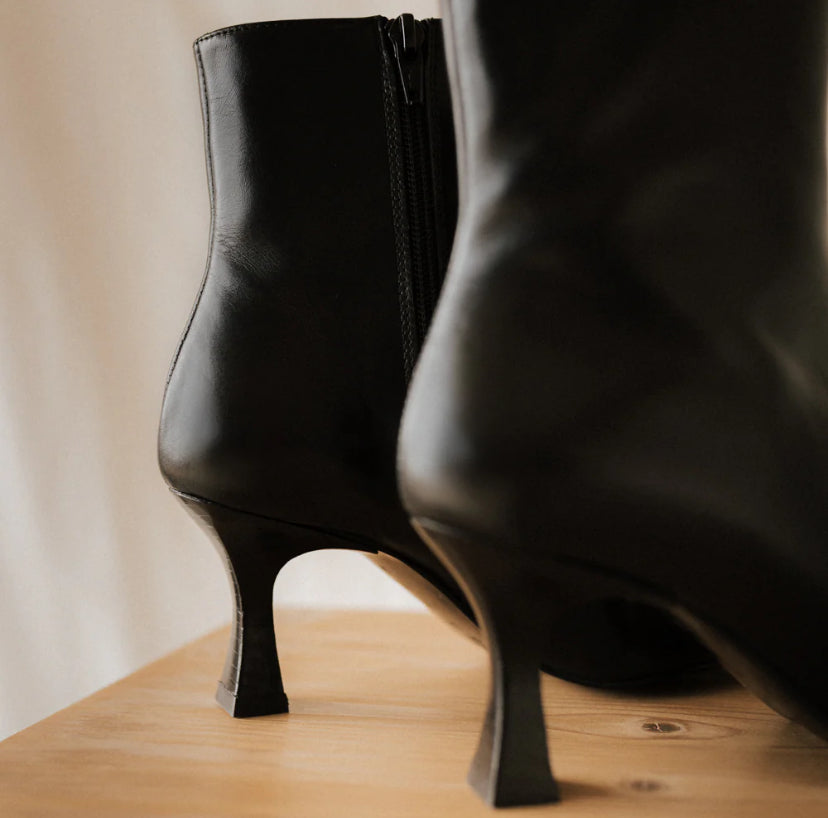 ARES ANKLE BOOT BLACK LEATHER HEEL 6CM
