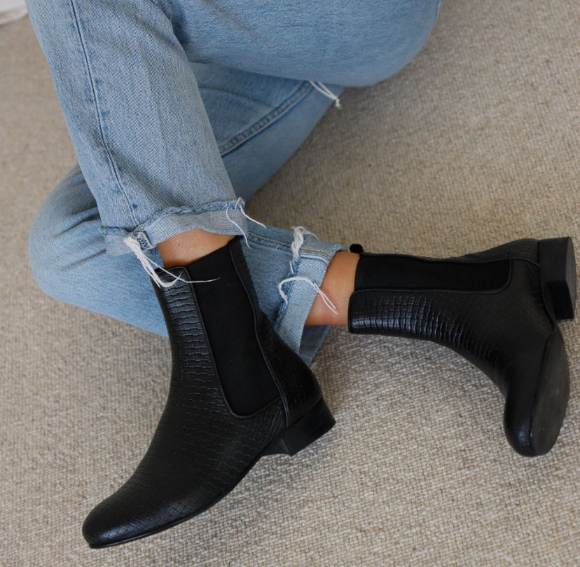 GOMIS BLACK LEATHER BOOT WITH 3CM HEEL