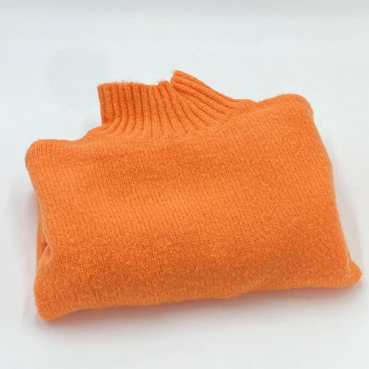 ORANGE SWEATER